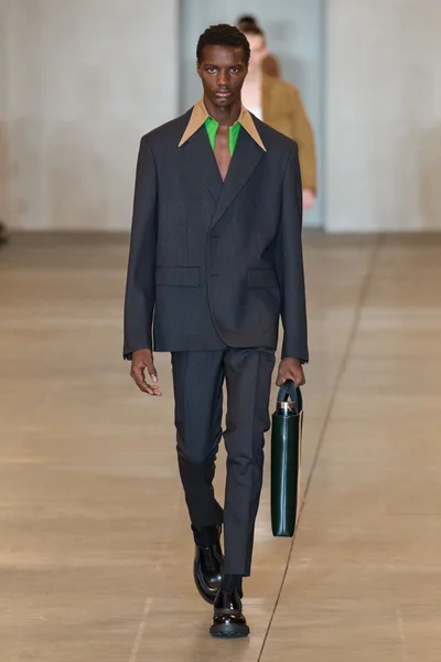 Look 12